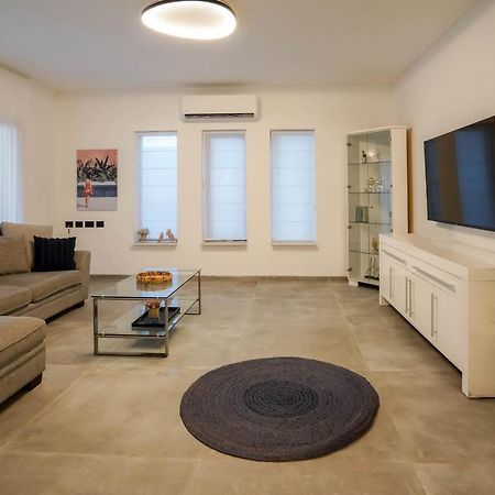 וילה רוני בריכה מחוממת Villa Roni Heated Pool Eilat Buitenkant foto