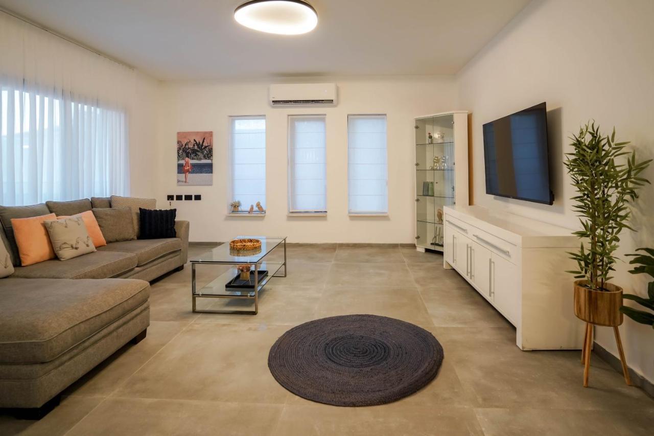 וילה רוני בריכה מחוממת Villa Roni Heated Pool Eilat Buitenkant foto