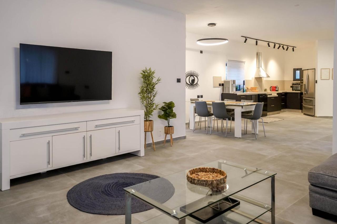וילה רוני בריכה מחוממת Villa Roni Heated Pool Eilat Buitenkant foto