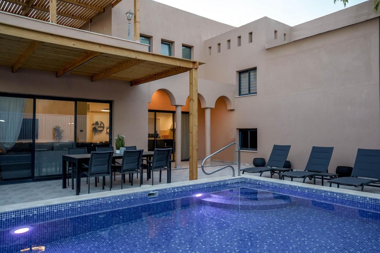 וילה רוני בריכה מחוממת Villa Roni Heated Pool Eilat Buitenkant foto