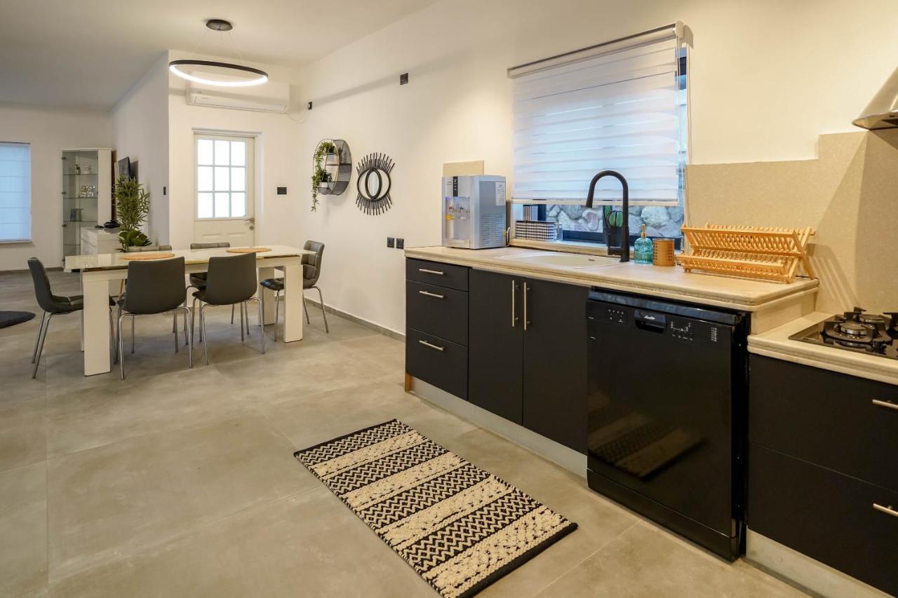 וילה רוני בריכה מחוממת Villa Roni Heated Pool Eilat Buitenkant foto